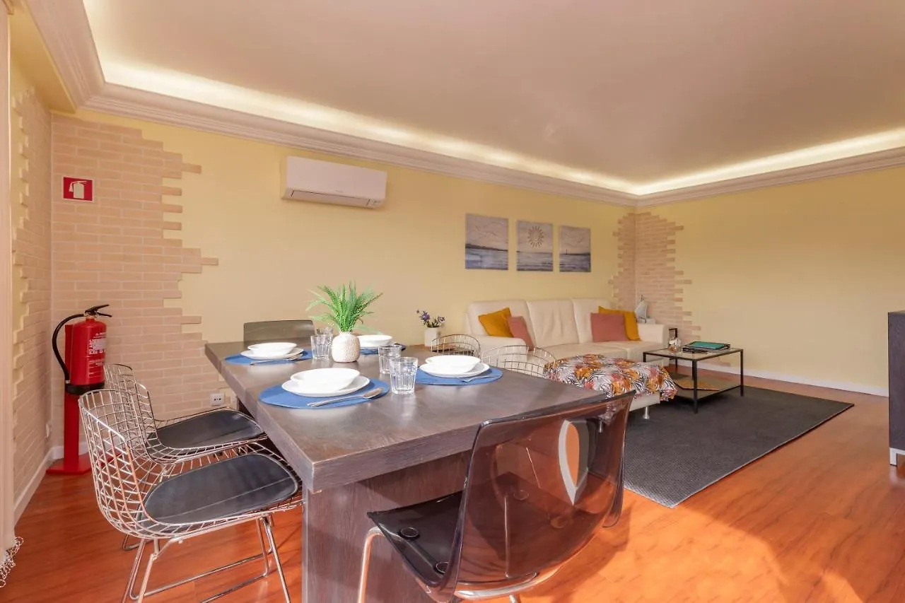 Cascais Sunshine Apartment By Lovelystay